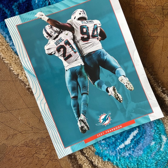 Miami Dolphin Yearbook 2021 - Picture 3 of 10